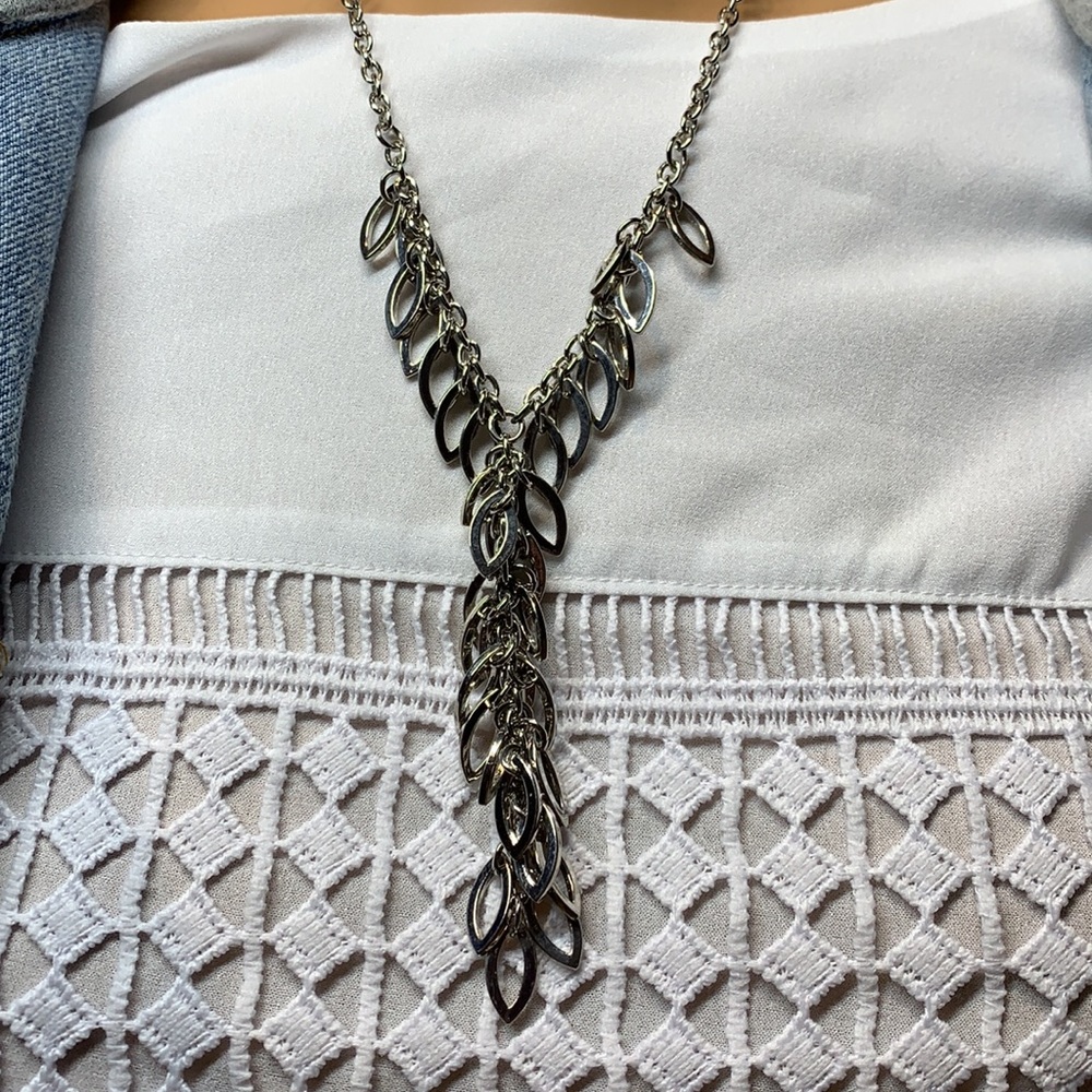 ✨5/$10✨ Leaf dangle necklace